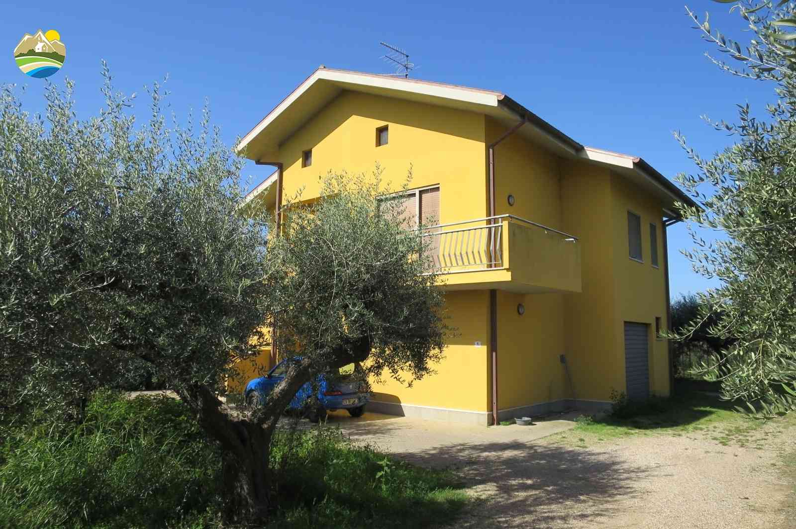 Country Houses Casa del Sole - Elice - EUR 258.443