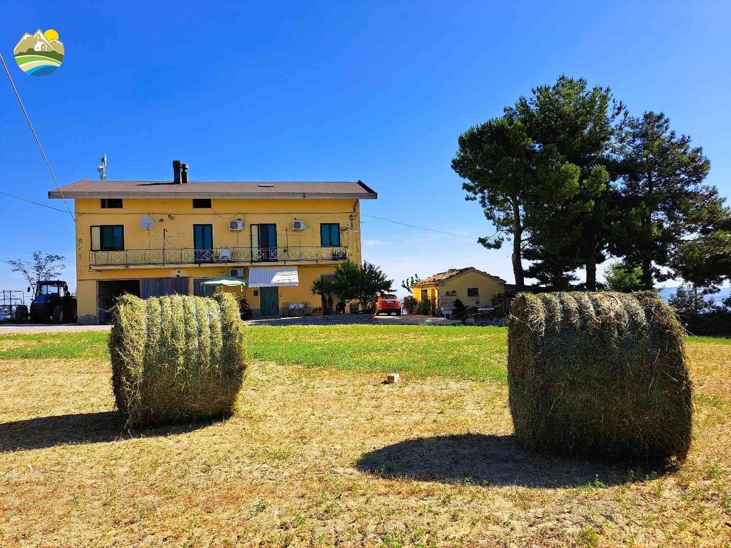 Country Houses Country Houses for sale Castiglione Messer Raimondo (TE), Casa Mare e Monti - Castiglione Messer Raimondo - EUR 297.996 890