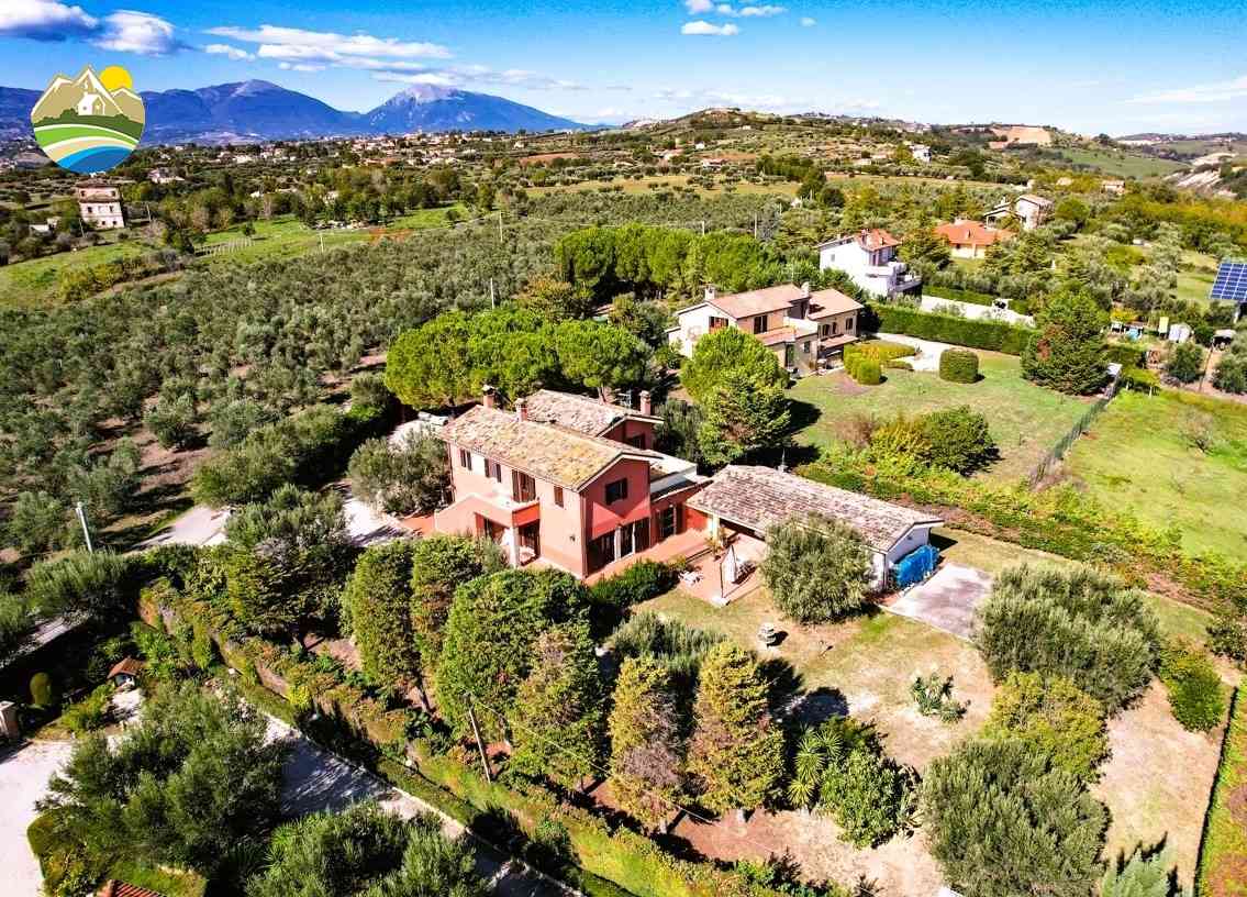 Casa di campagna Casale La Vignola - Bellante - EUR 483.223