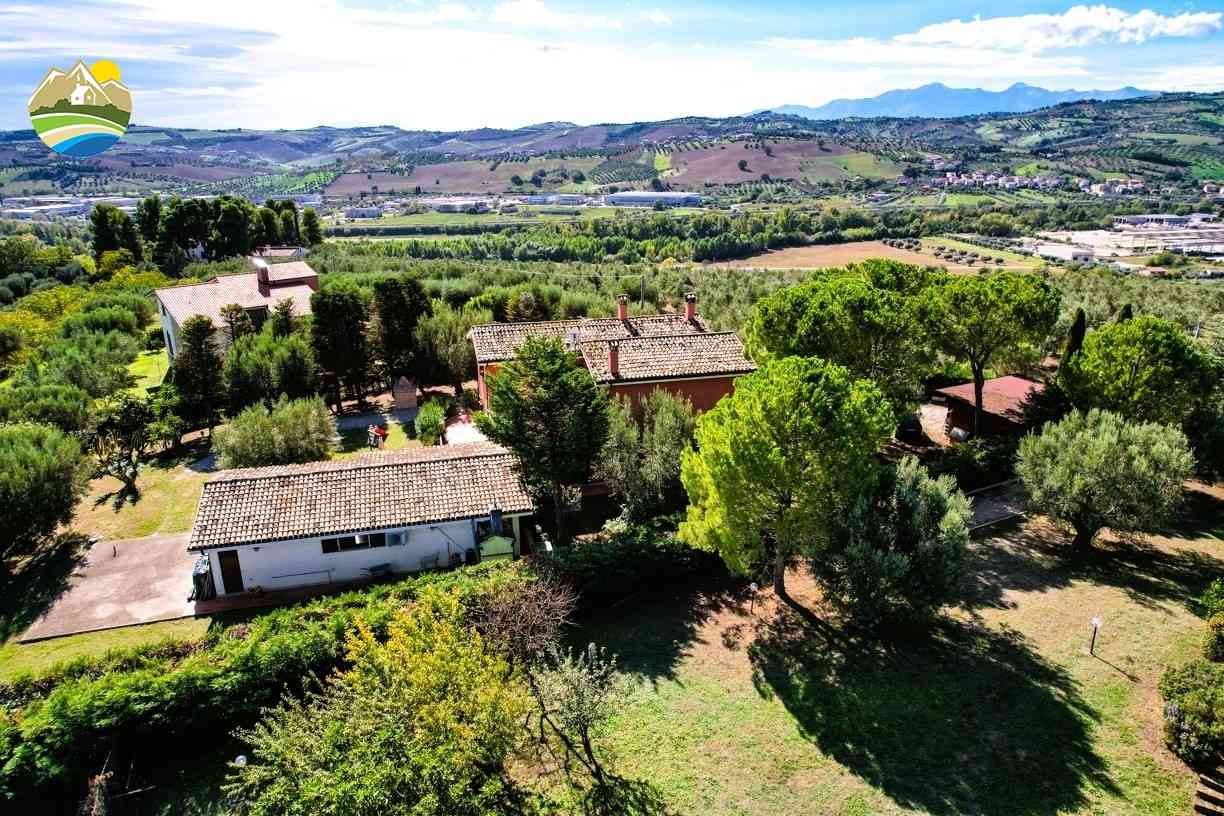 Country Houses Country Houses for sale Bellante (TE), Casale La Vignola - Bellante - EUR 461.666 970