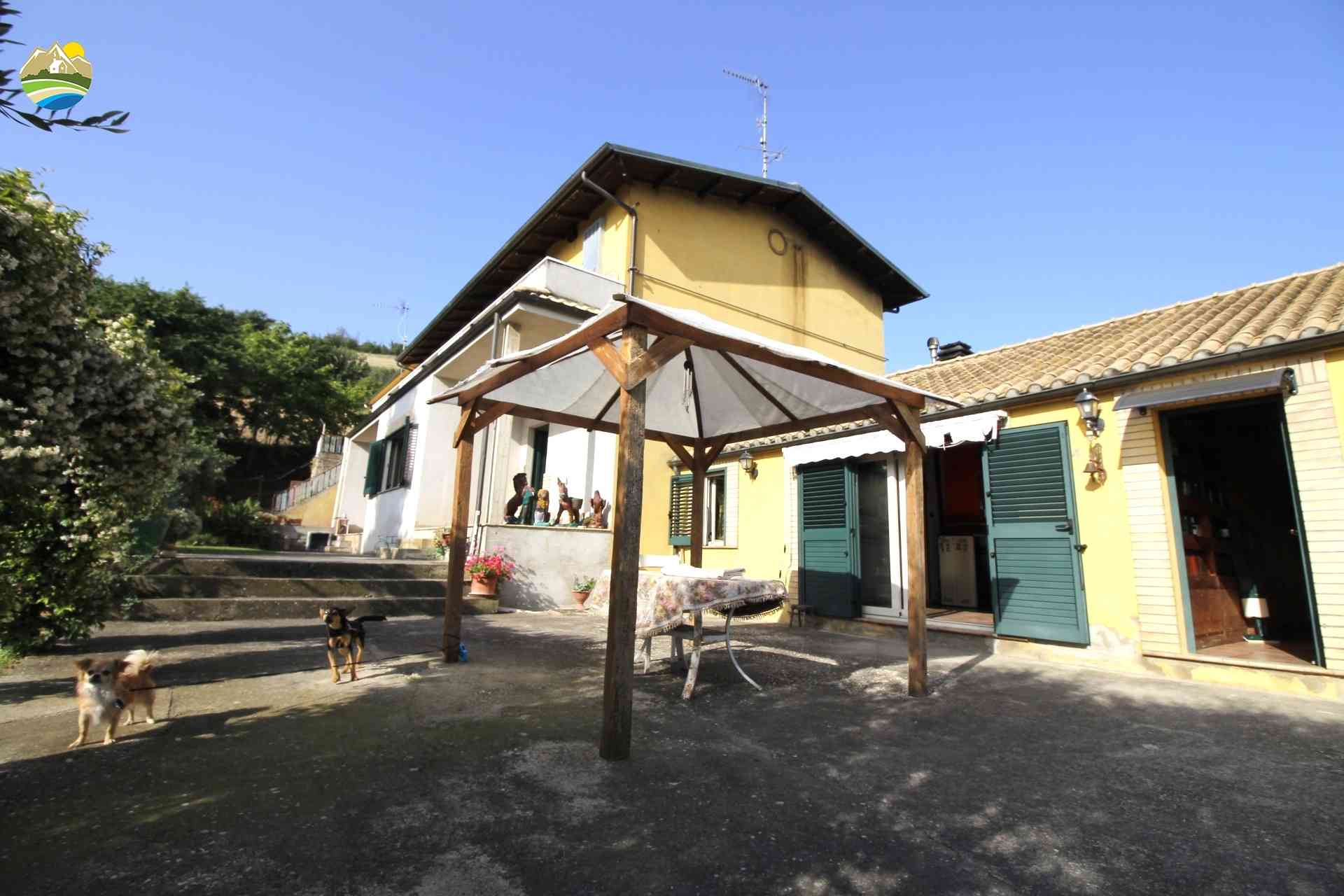 Country Houses Country Houses for sale Atri (TE), Casolare degli Asinelli - Atri - EUR 354.964 640