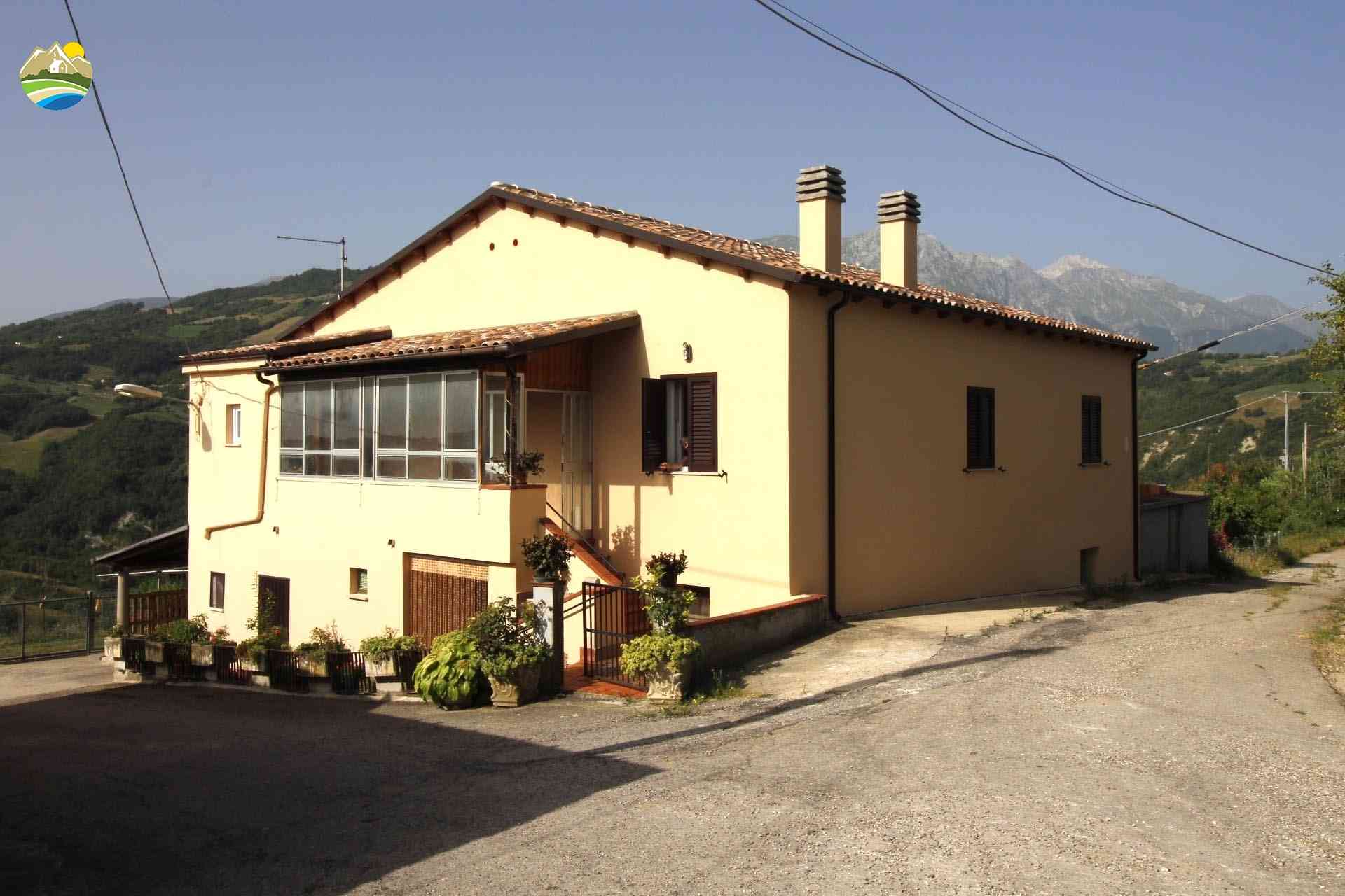 Country Houses Country Houses for sale Bisenti (TE), Casale Casciarelli - Bisenti - EUR 197.449 800