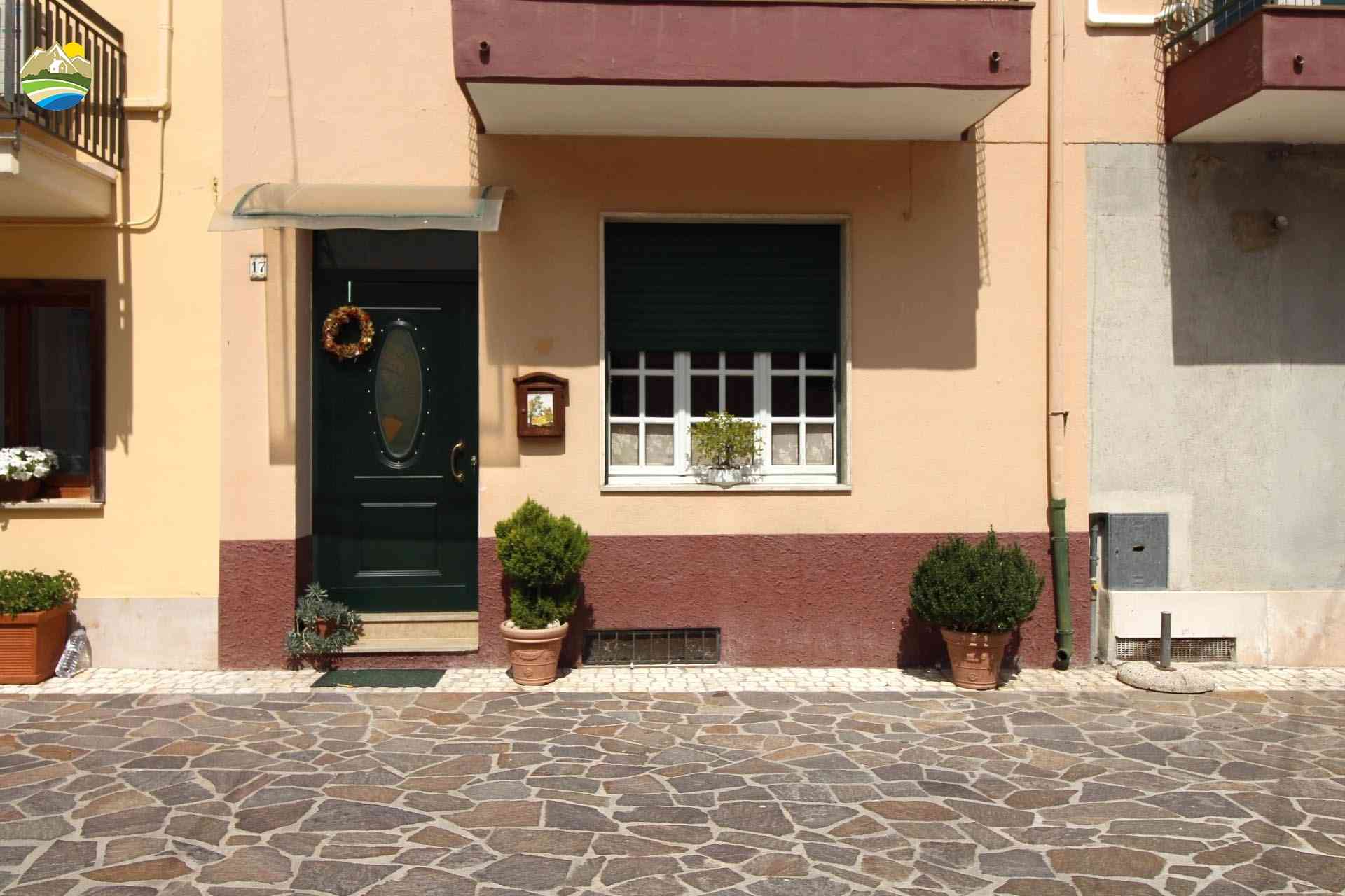 Townhouse Townhouse for sale Castiglione Messer Raimondo (TE), Casa La Piazza - Castiglione Messer Raimondo - EUR 168.570 730