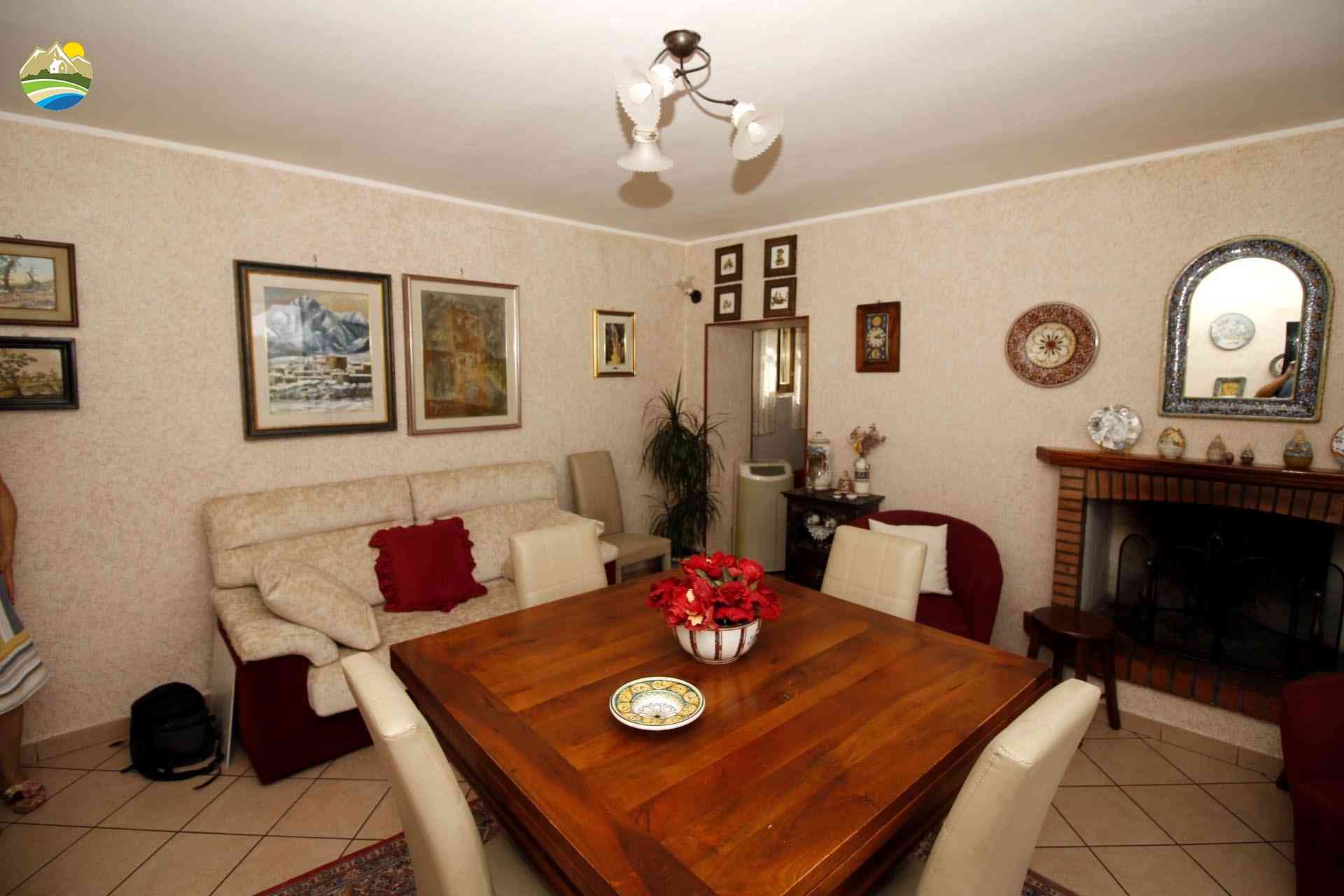 Townhouse Townhouse for sale Castiglione Messer Raimondo (TE), Casa La Piazza - Castiglione Messer Raimondo - EUR 171.936 780