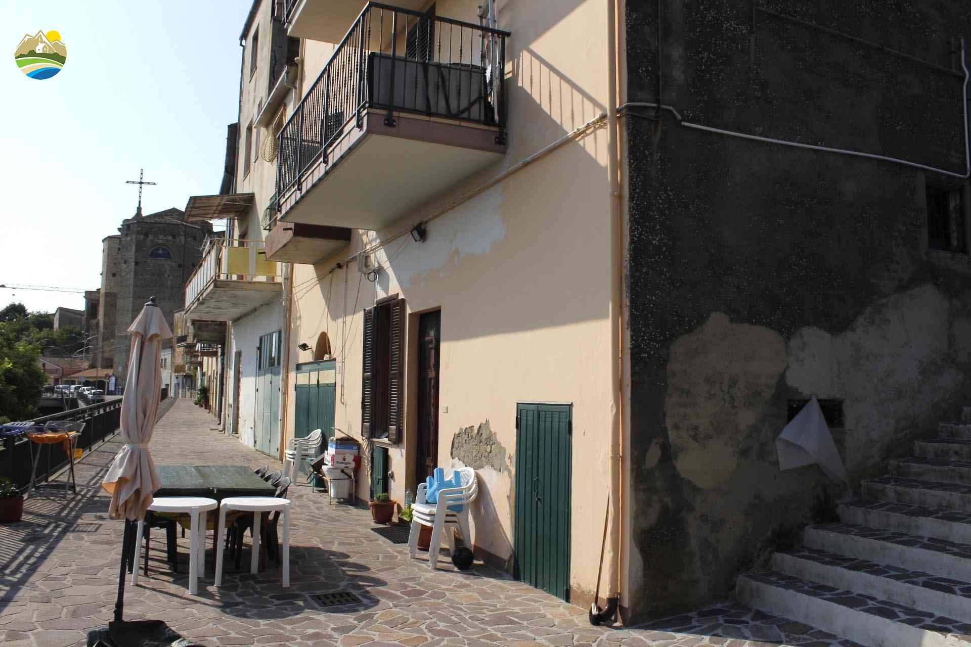 Townhouse Townhouse for sale Castiglione Messer Raimondo (TE), Casa La Piazza - Castiglione Messer Raimondo - EUR 171.936 980