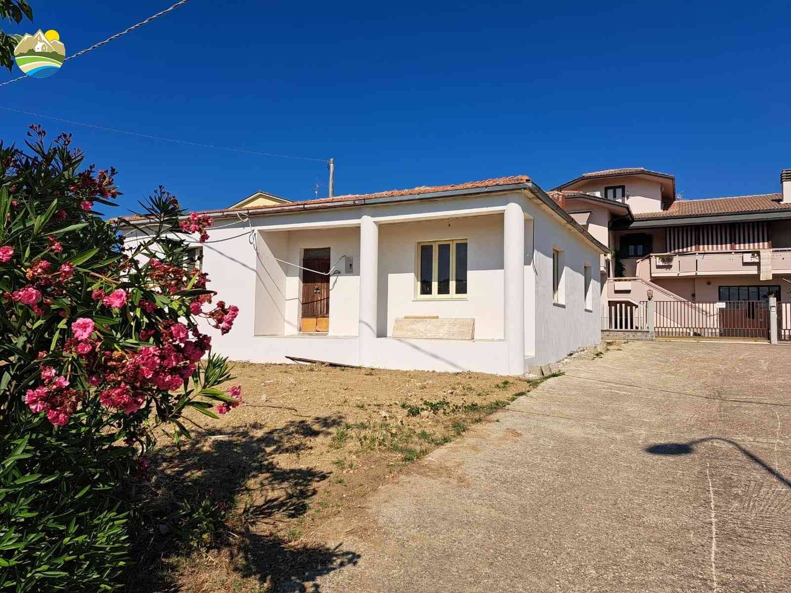 Semi-detached House Semi-detached House for sale Castilenti (TE), Casa dello Zigolo - Castilenti - EUR 67.428 840