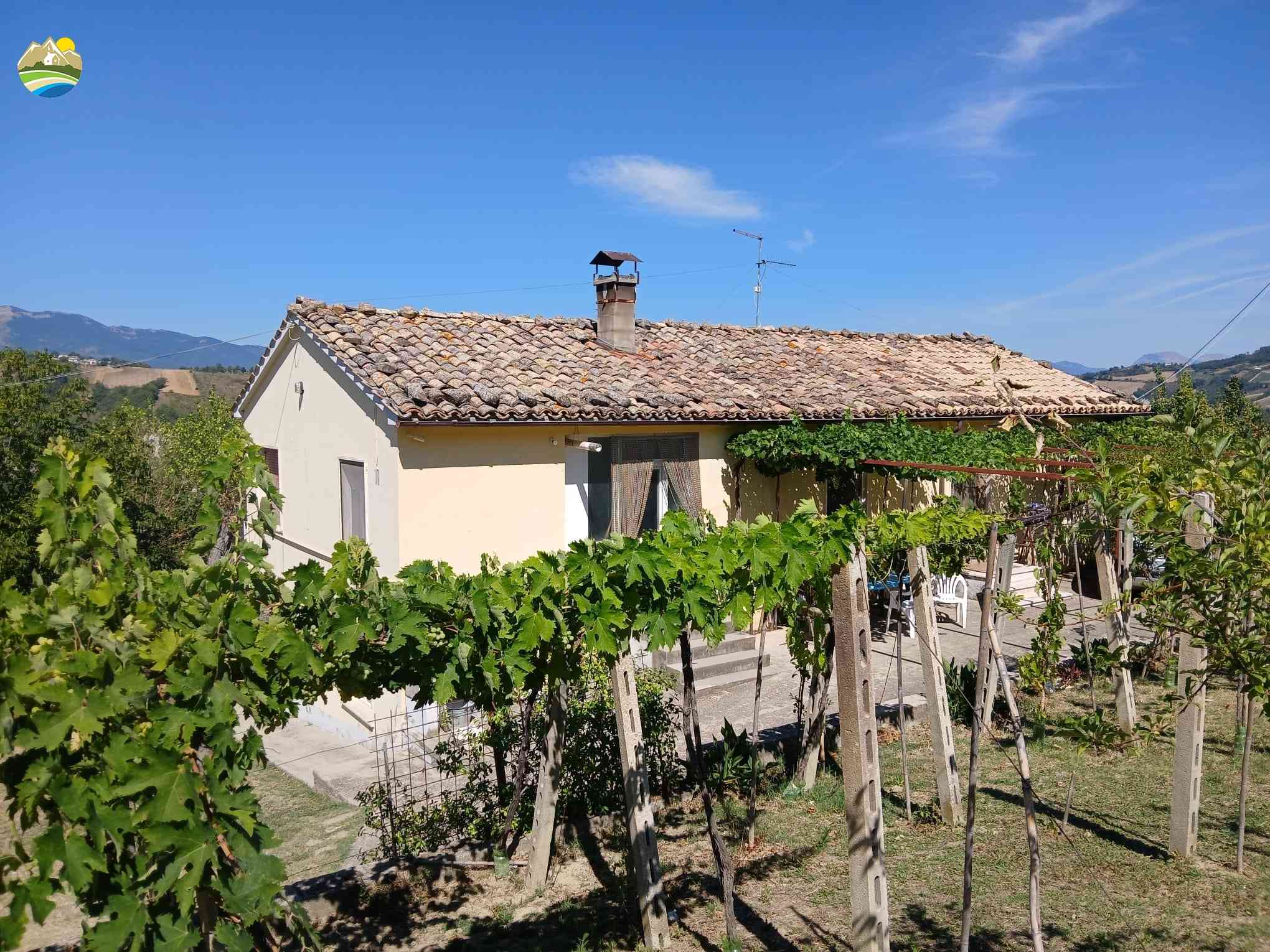 Country Houses Country Houses for sale Bisenti (TE), Casa La Pergola - Bisenti - EUR 182.861 1150