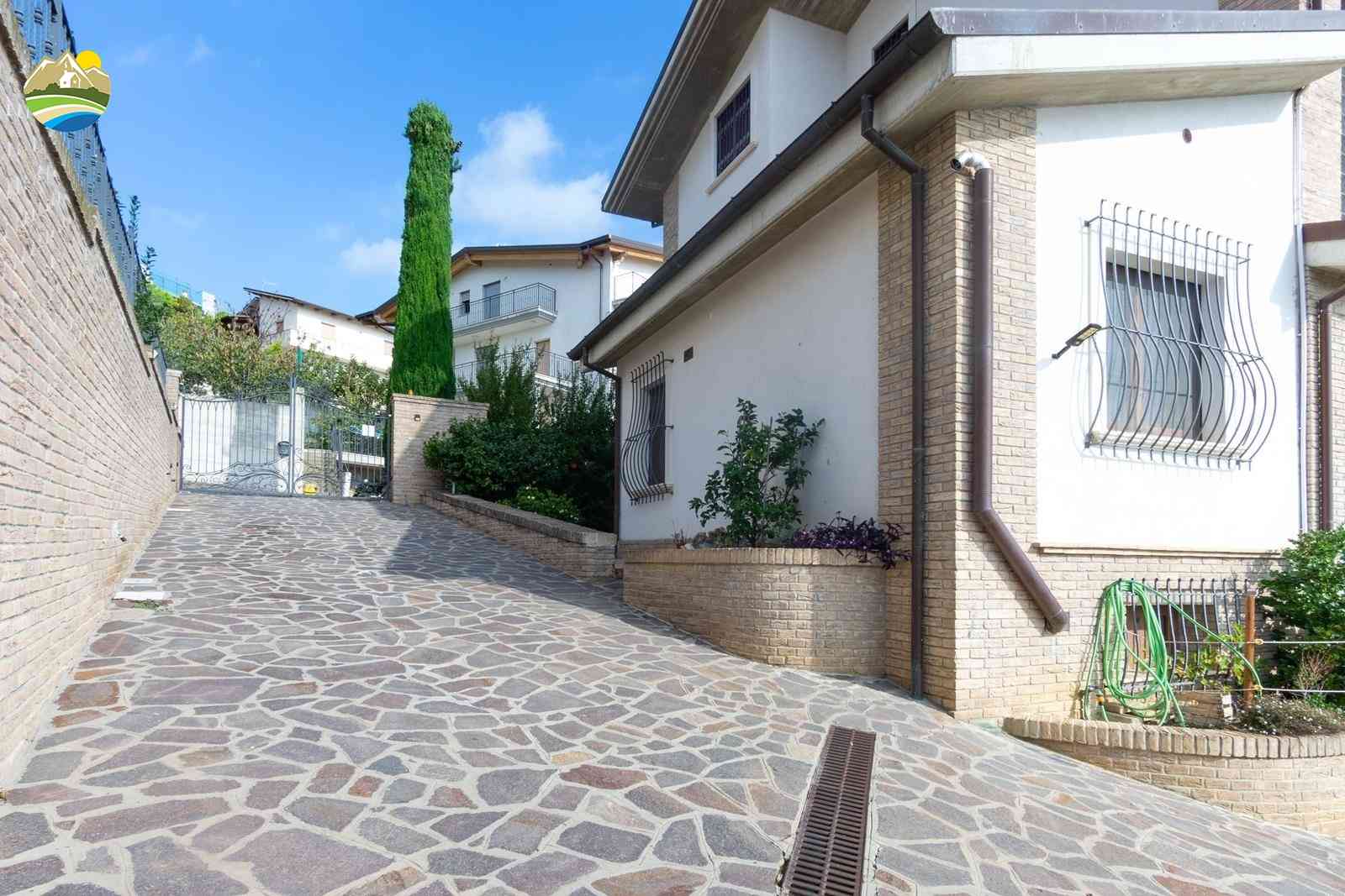 Villa Villa for sale Città Sant'Angelo (PE), Villa Olivella - Città Sant'Angelo - EUR 609.027 880