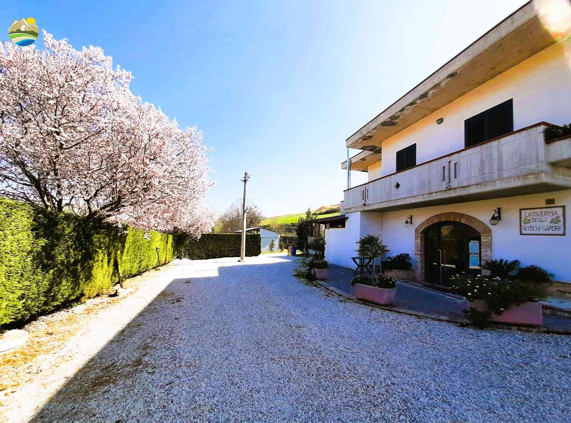 Country Houses Country Houses for sale Cellino Attanasio (TE), Casa La Taverna - Cellino Attanasio - EUR 375.204 1110