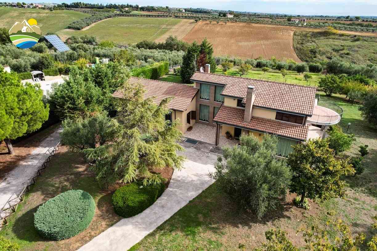 Villa Villa in vendita Bellante (TE), Villa Raggio di Luna - Bellante - EUR 483.959 10