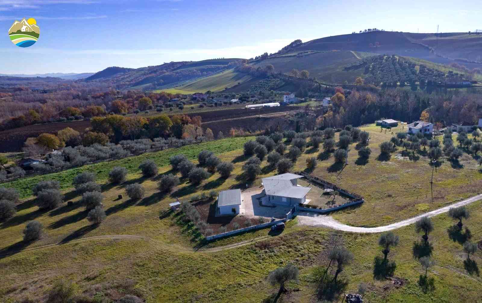 Villa Villa for sale Castiglione Messer Raimondo (TE), Villa Luce - Castiglione Messer Raimondo - EUR 706.906 890